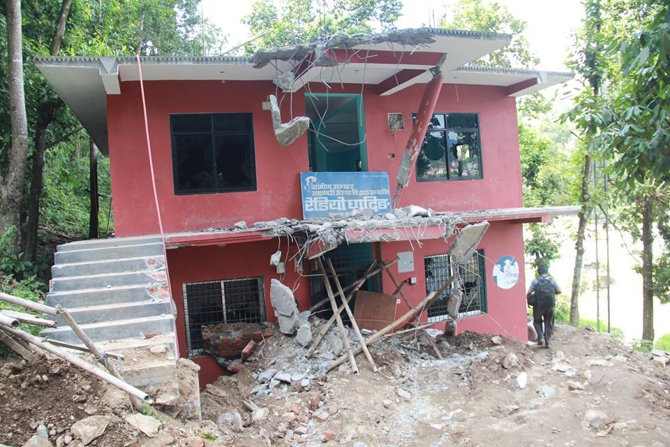 Radio-Dhading-1474685805.jpg