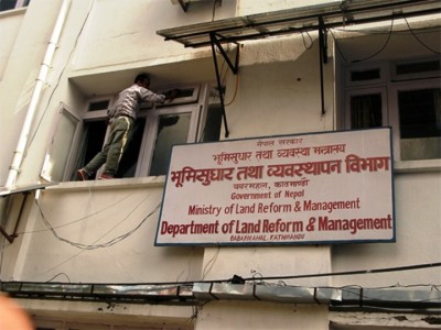 malpot-office-1591376116.jpg