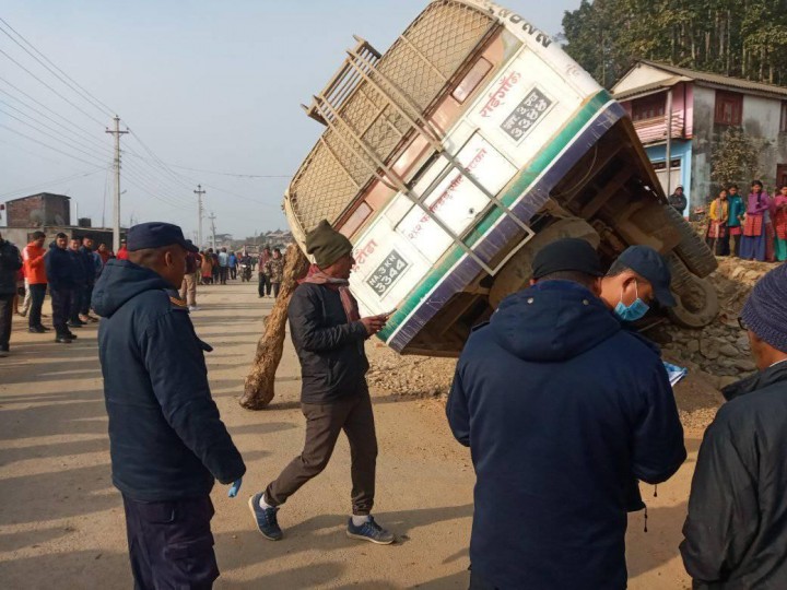 accident-hetauda-raigau-1611905440.jpg
